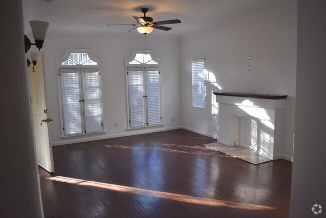 Building Photo - 2818 S Bronson Ave Unit A Rental