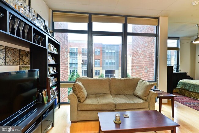 Building Photo - 520 John Carlyle St Unit 234