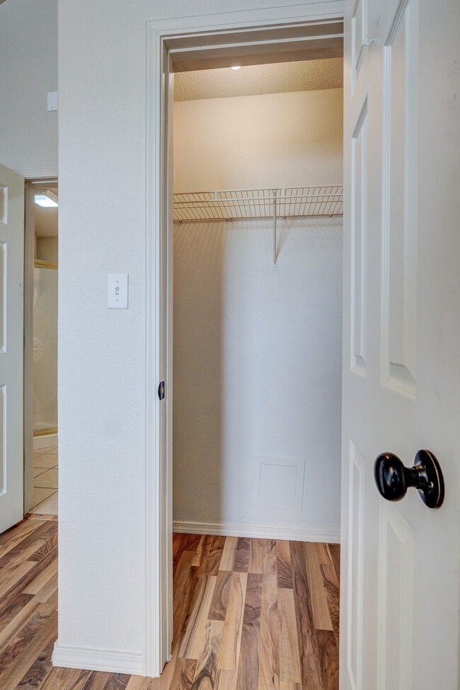 Photo - 4986 Raintree Cir