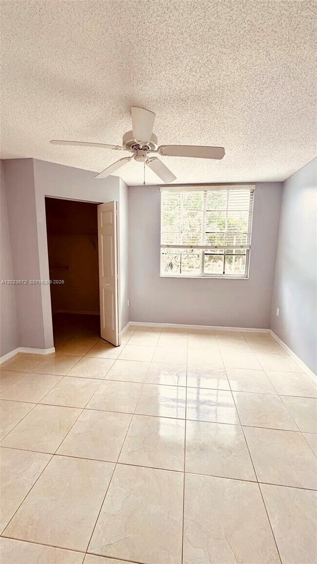 Photo - 631 SW 111th Ln Unidad 205