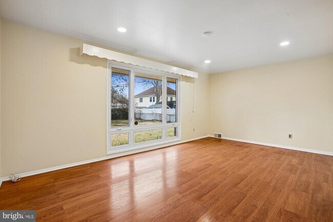 Photo - 6621 Edsall Rd