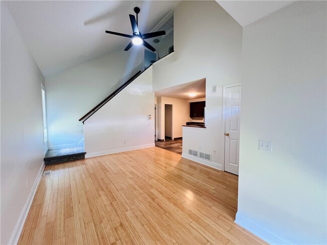 Photo - 131 Broxbourne Dr