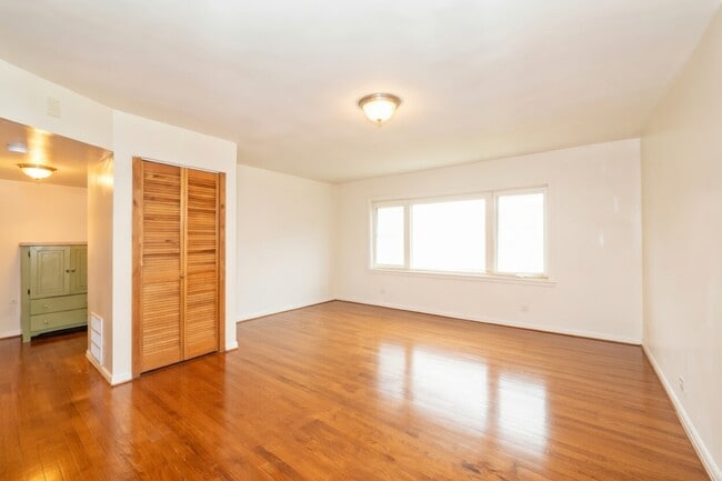 Photo - 330 Duane St