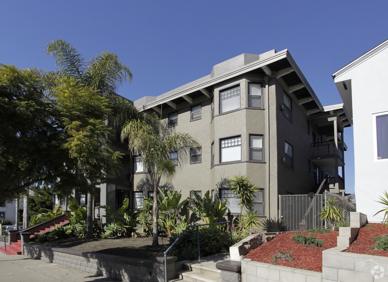 Photo - Broadway Manor Apartments