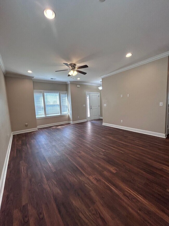 Photo - Beautiful 3bed, 2bath Home in Park Circle