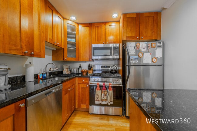 Photo - 2140 N Lincoln Ave Unit 5205