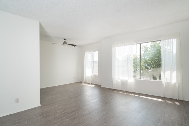 Photo - 819 Ocean Park Blvd Unit 4