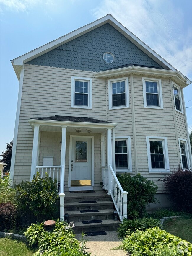 Building Photo - 53 Pettaconsett Ave Rental