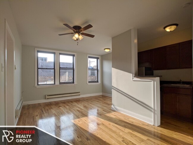 Building Photo - 818 W Diversey Pky Rental