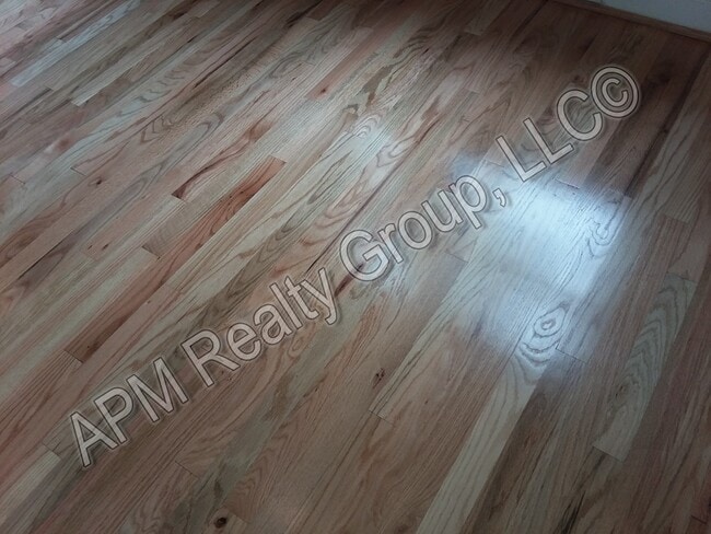 Building Photo - Updated Rosewood home!