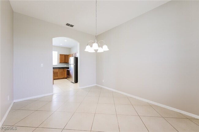 Photo - 966 Ainsworth St W