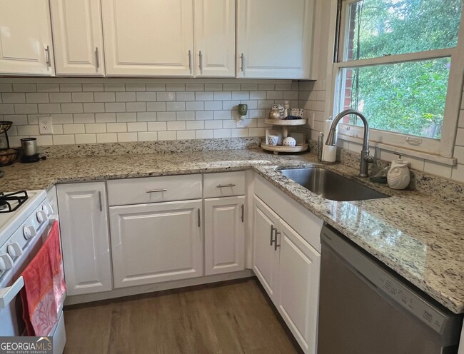 Photo - 2560 Walton Way SW