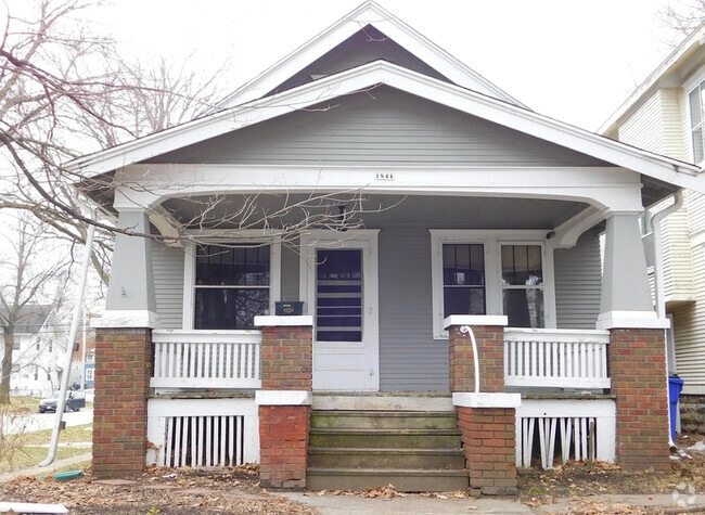 Building Photo - 1841 Grande Ave SE Rental