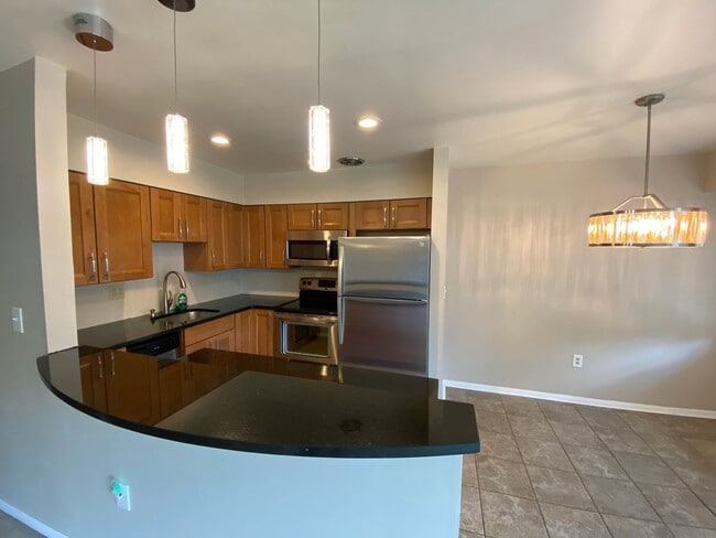 Building Photo - 2 Bedroom Condo with Balcony in a Quiet Building! Unit 52 -
