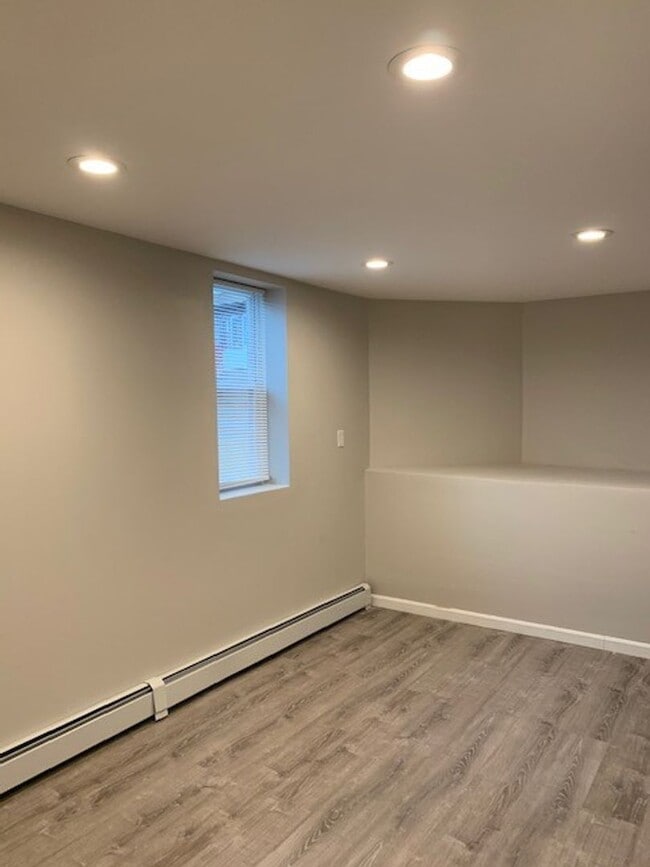 Building Photo - 823 River Ave Unit 823 River Ave  2