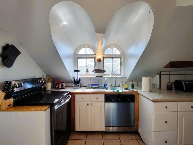 Photo - 92 Pelham St