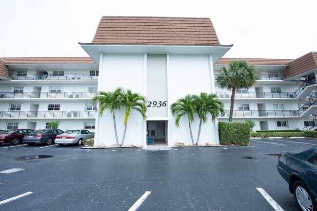 Building Photo - 2936 Lake Shore Dr Unit 310 Rental