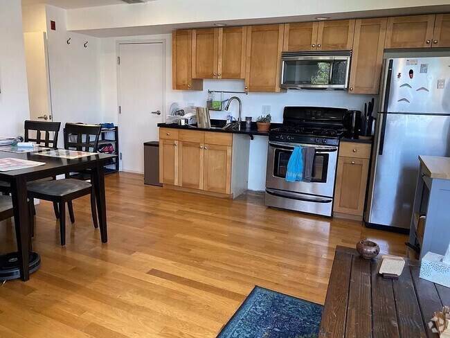 Building Photo - 2 Beech St Unit 304 Rental