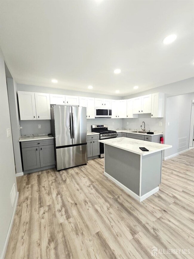 Building Photo - 326 Sutton St Rental