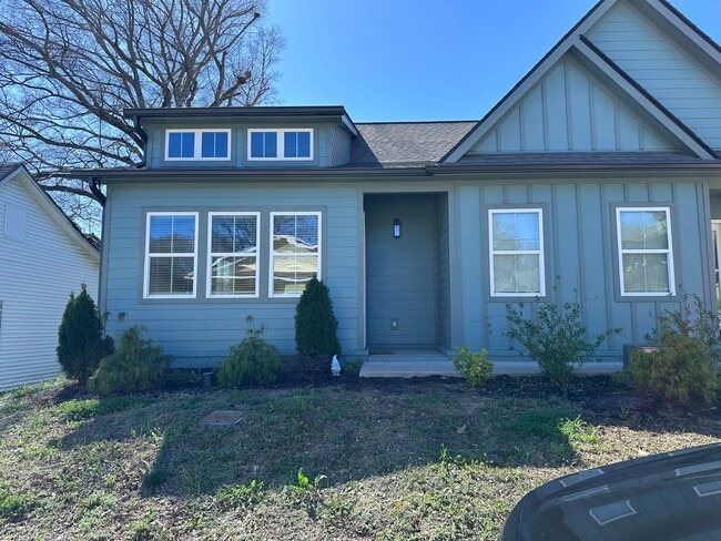 Building Photo - 136 McCowat St Unit A