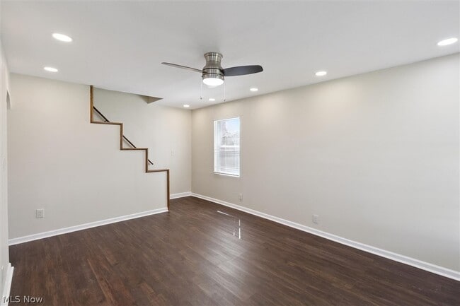 443 Fairway Blvd