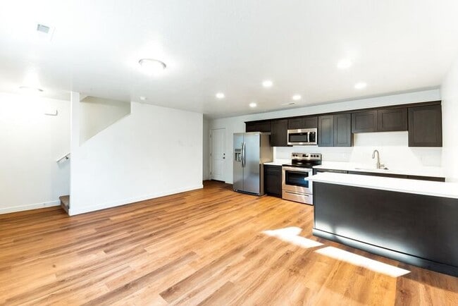 Photo - Remodeled Vineyard Townhome w/ 2 Car Garage