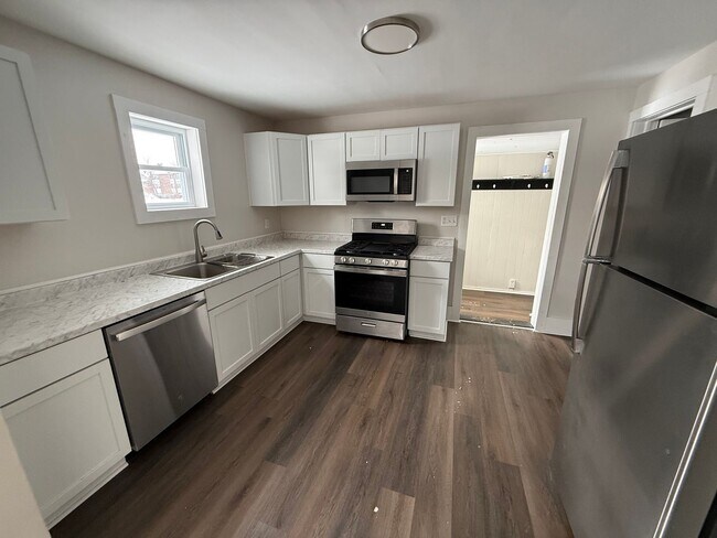 Photo - 3 bedroom, 1 bath Centrally located in town