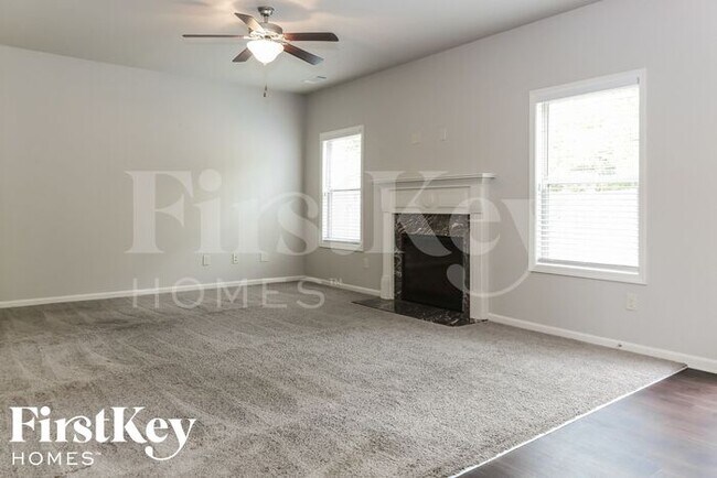 Photo - 801 Walnut Woods Dr