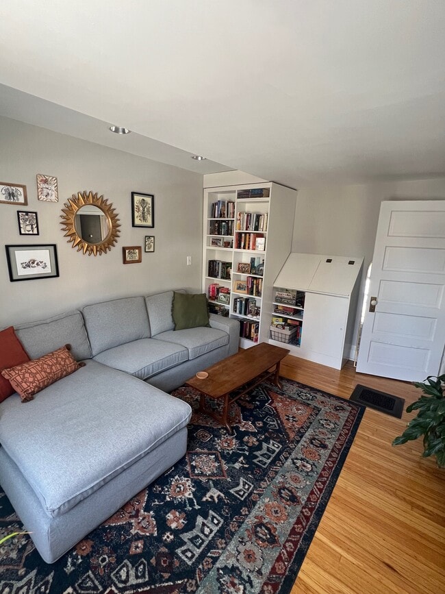 Living Room - 103 Victoria St N Unit #2