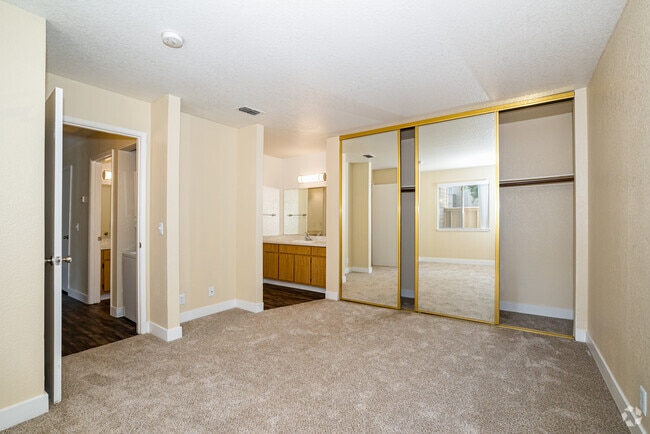 2BR, 1.5BA - 860SF