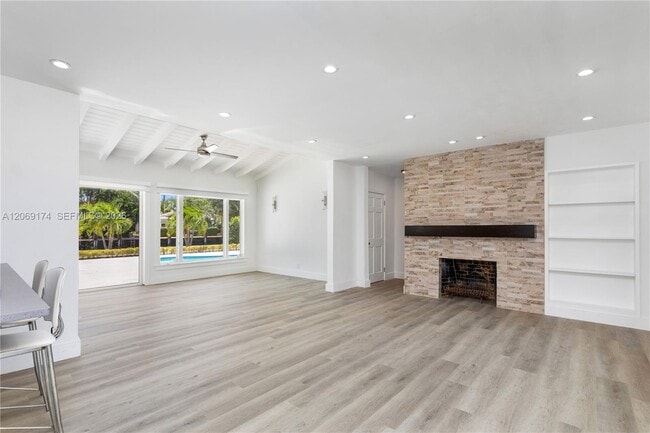Photo - 330 Coconut Isle Dr
