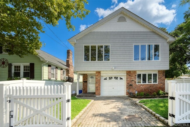 Building Photo - 11 7th St