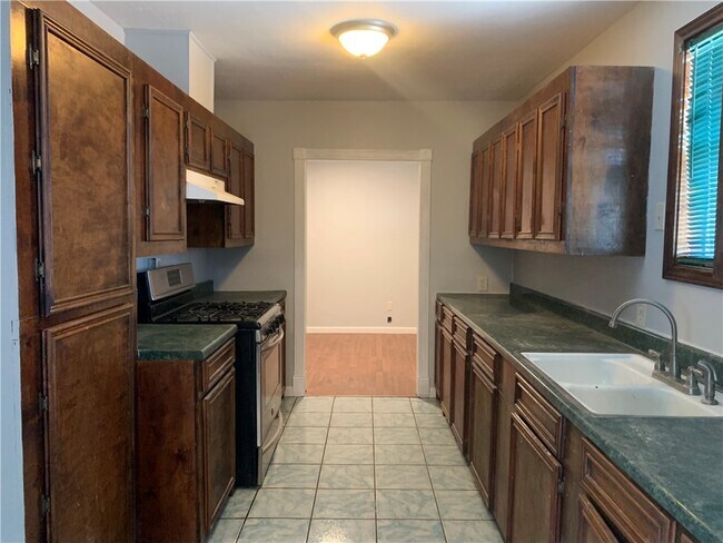 Photo - 4542 Helen St