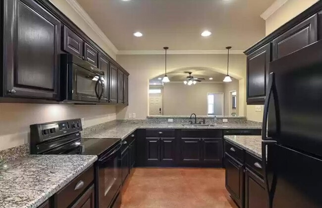 Oversized Kitchen - 2912 Old Ironsides Dr