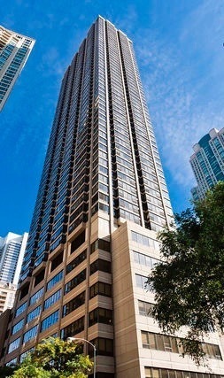 Building Photo - 30 E Huron St Unit 2401 Rental