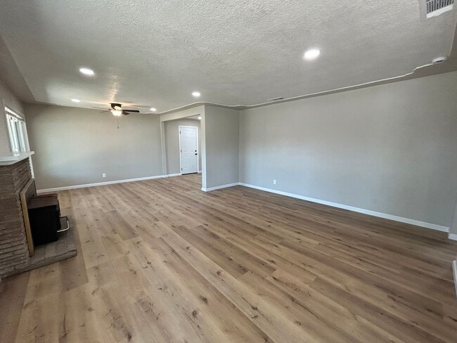 Photo - 1404 Grape Ave