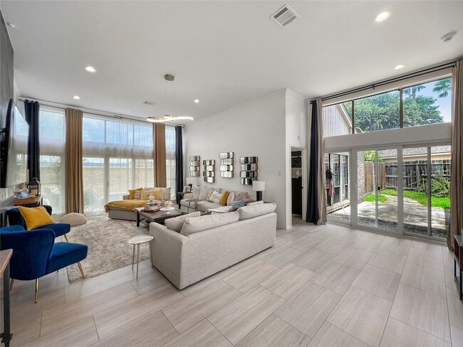 2358 Binley Dr