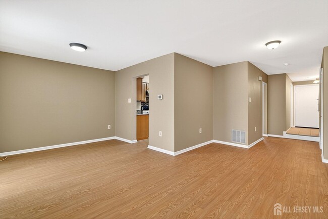 Photo - 70 Hampshire Dr