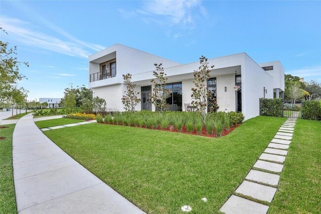 Photo - 16709 Botaniko Dr N