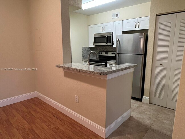 Photo - 2831 N Oakland Forest Dr Unidad 213