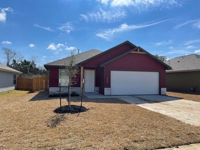 Building Photo - Bryan -3 bedroom / 2 bath / 2 car garage / Large fenced in back yard.