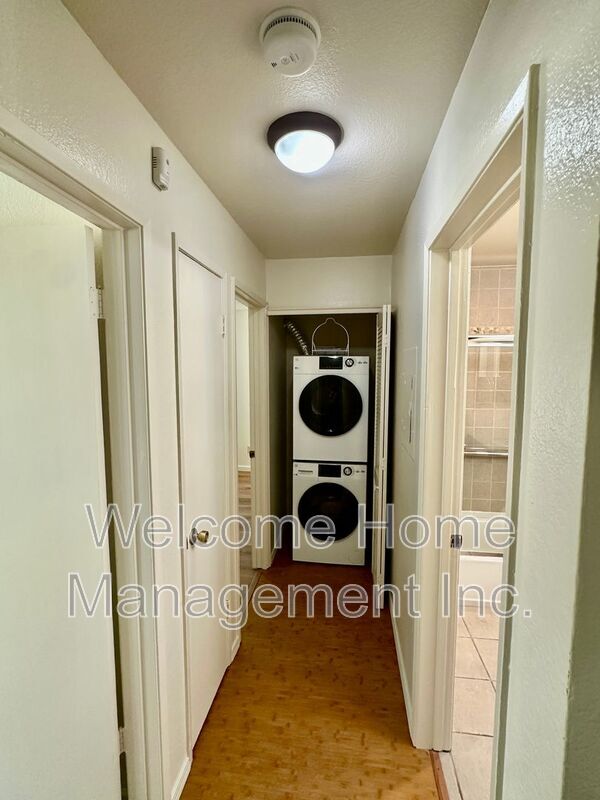 Photo - 695 Bristol Dr
