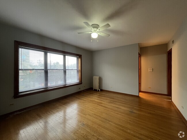 Building Photo - Updated one bedroom w/ tons of Natural Lig... Unit 1E Rental