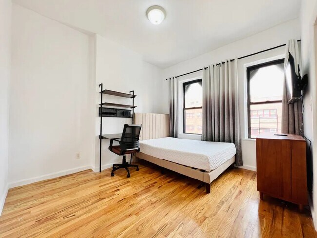 Photo - Furnished room/NOT APARTMENT Unit 4R