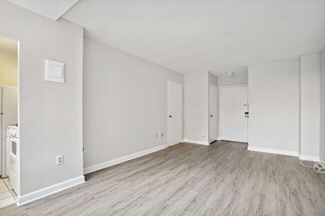 Photo - Spacious & Bright Studio at River Place West