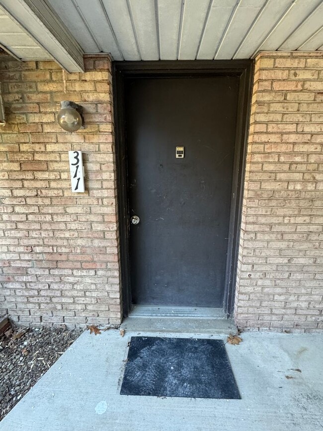 Building Photo - Moon Twp - 1 Bed 1 Bath - Tree Top Manor Rental