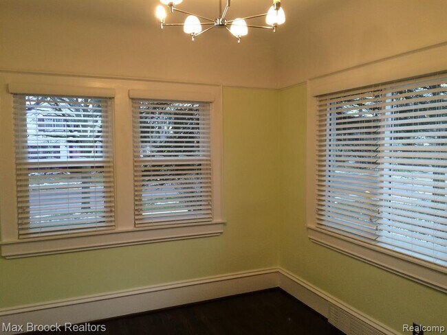 Photo - 115 E Lincoln St