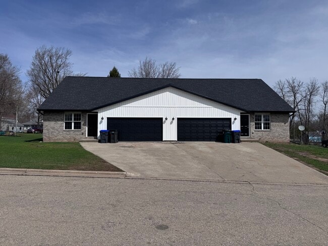 Building Photo - 629 E Pine St