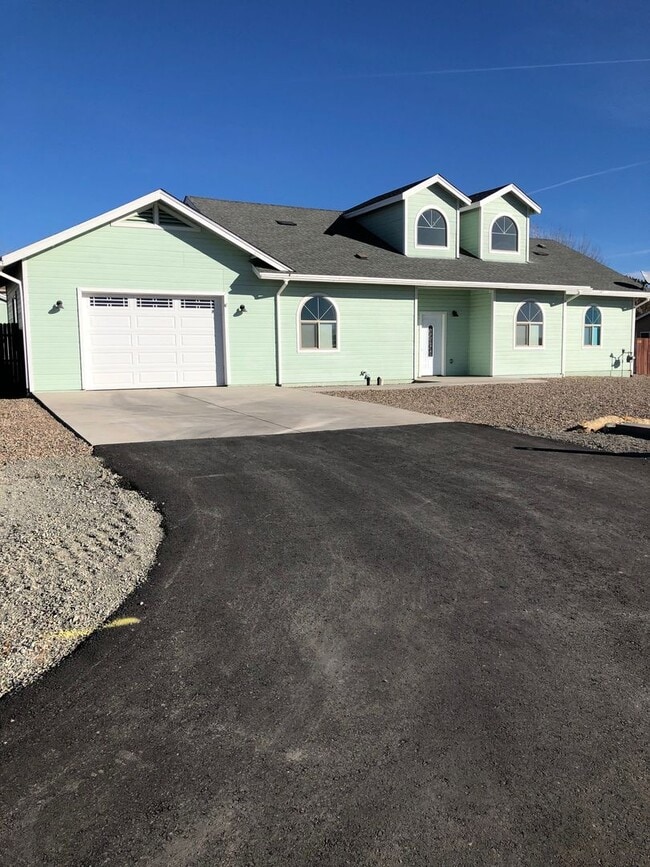 Sunny Three Bedroom in North Prescott Valley - Sunny Three Bedroom in North Prescott Valley House
