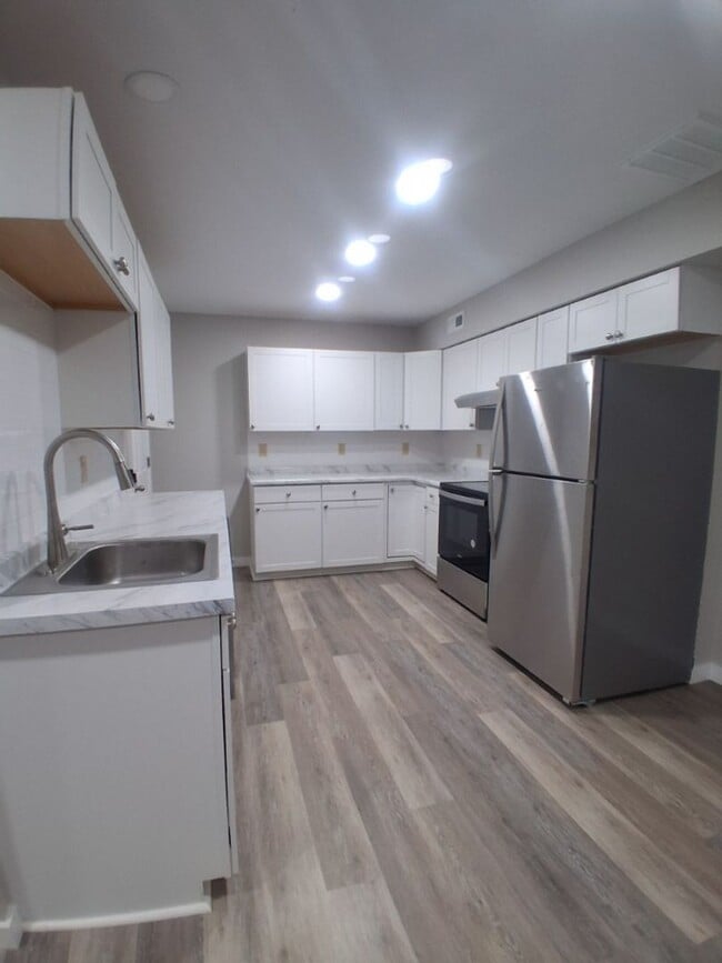 Photo - $1,800 - 2 Bedroom 2 Bathroom Newly Renova...